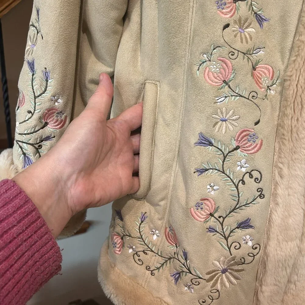 Fu Da‎ Sport Faux Suede Embroidered Sherpa Coat Sz L Phoebe Buffay Inspired 90s - Picture 6 of 8